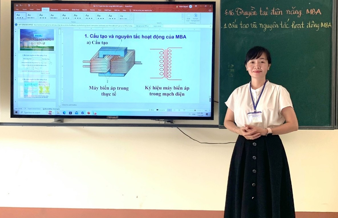 Cô Nguyễn Thị Tú Trinh trong giờ dạy học. Ảnh: Tú Trinh