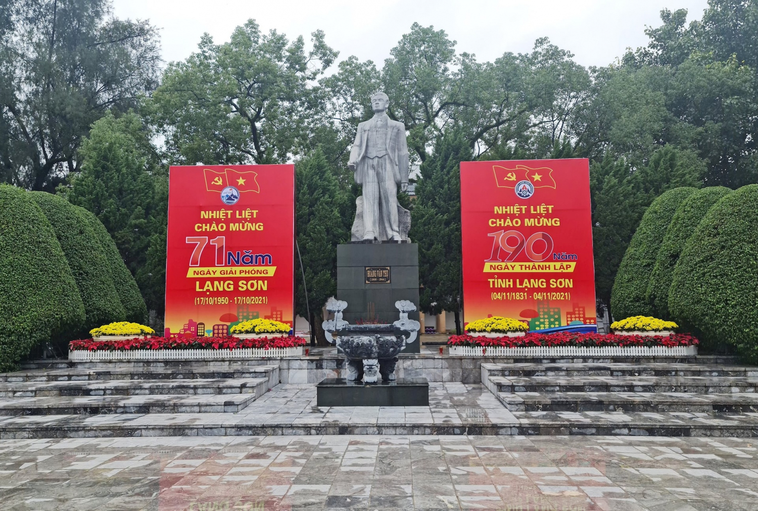 Tượng đài đồng chí Hoàng Văn Thụ tại phường Chi Lăng, thành phố Lạng Sơn, tỉnh Lạng Sơn. Ảnh TL